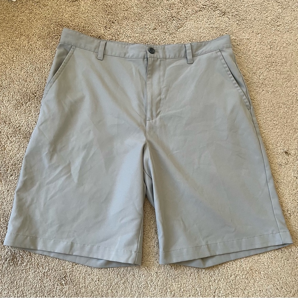 Izod Men’s Flat Front Golf Shorts Size 36